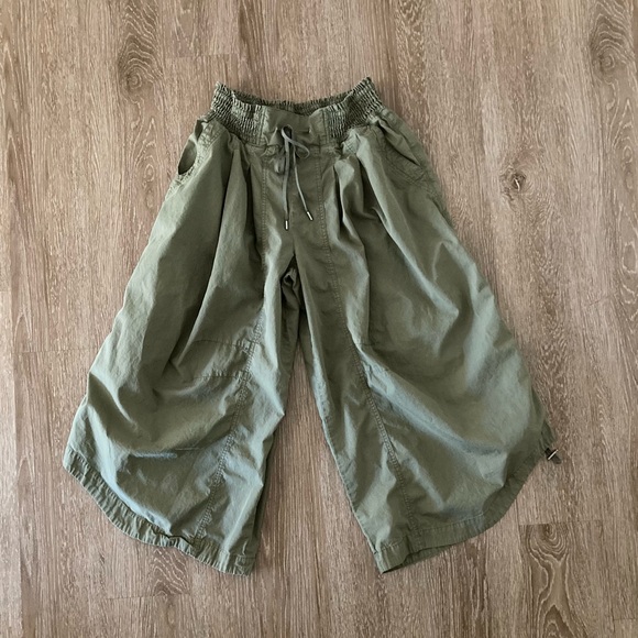 Anthropologie Pants - anthropologie hakama parachute culotte pants wide baggy skirt pleated green m